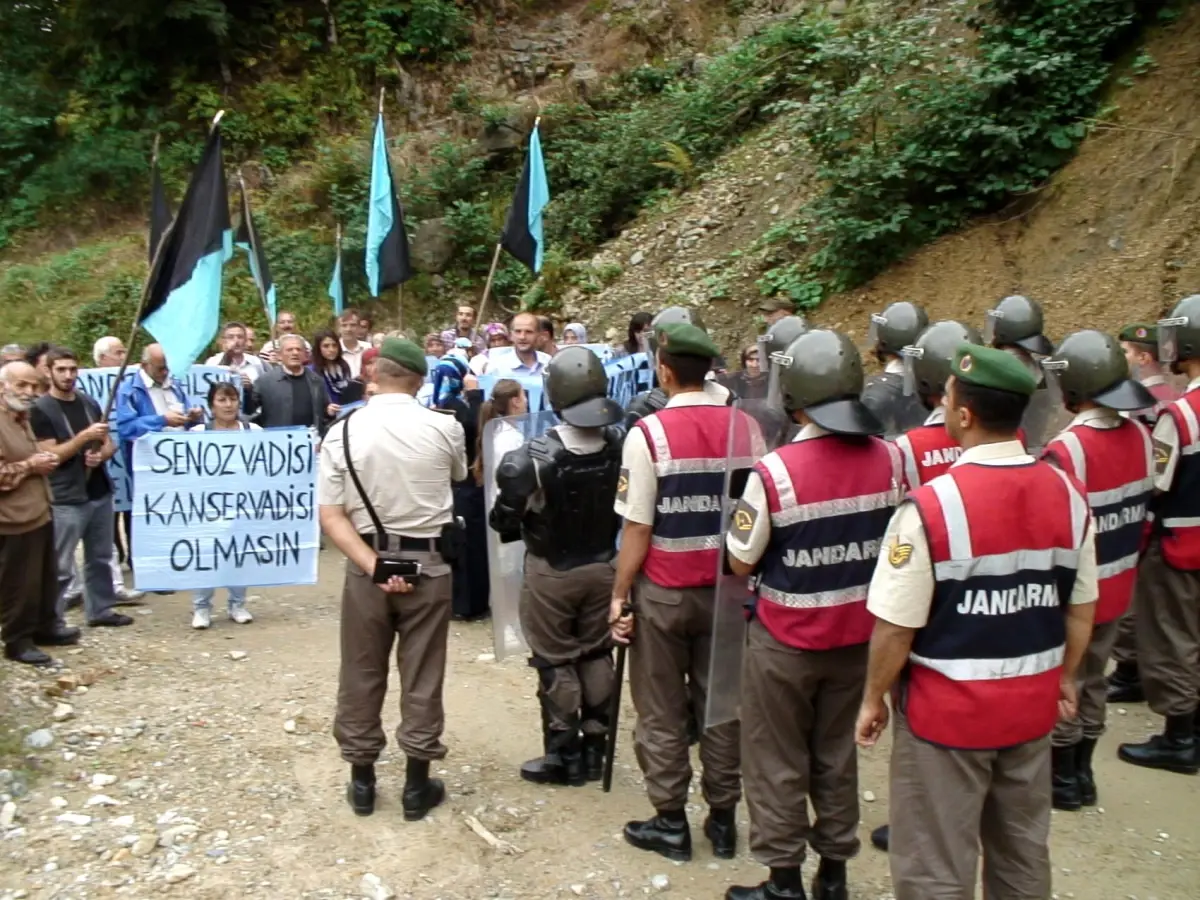 Rize\'de \'Yüksek Gerilimli\' Protesto