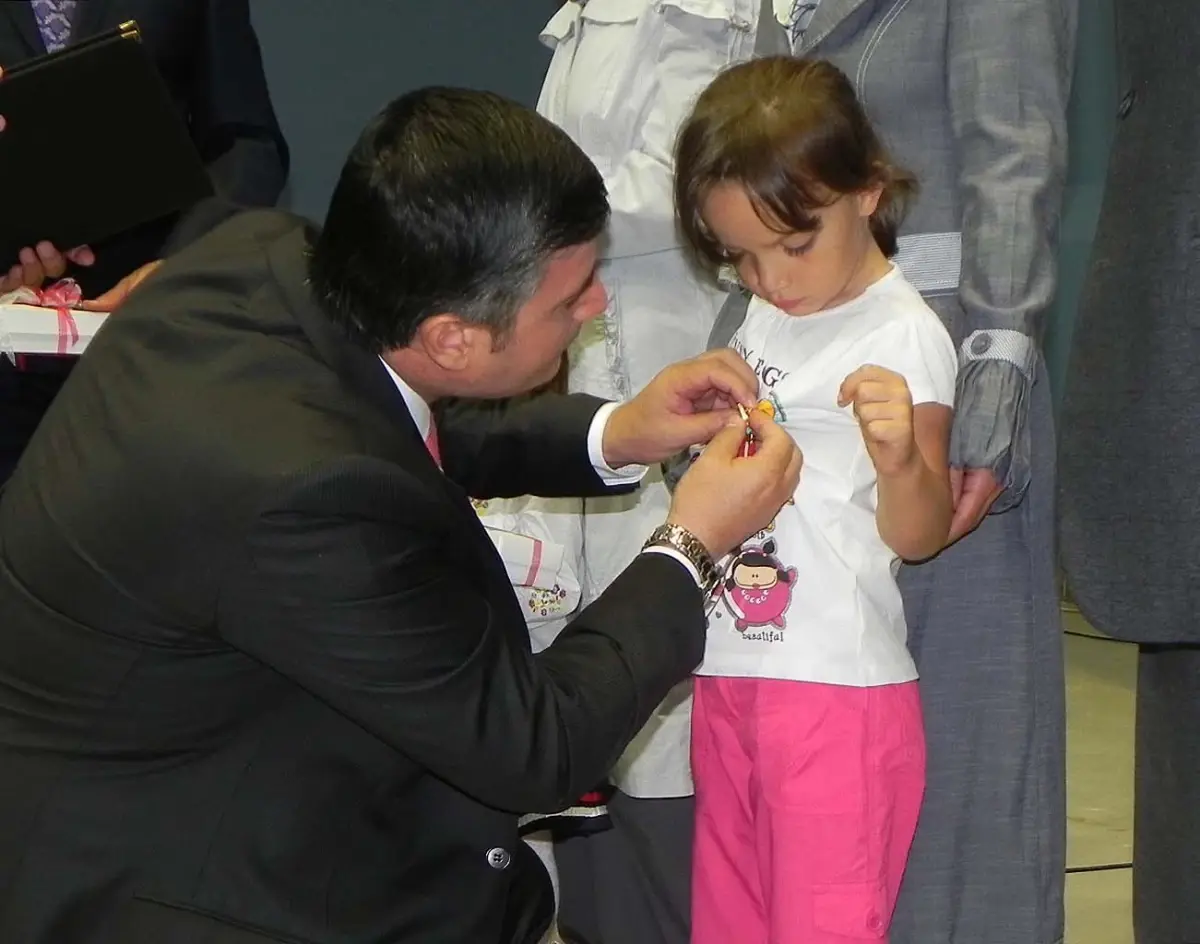 Şehit Polislerin, Övünç Madalyaları Minik Kızlarında