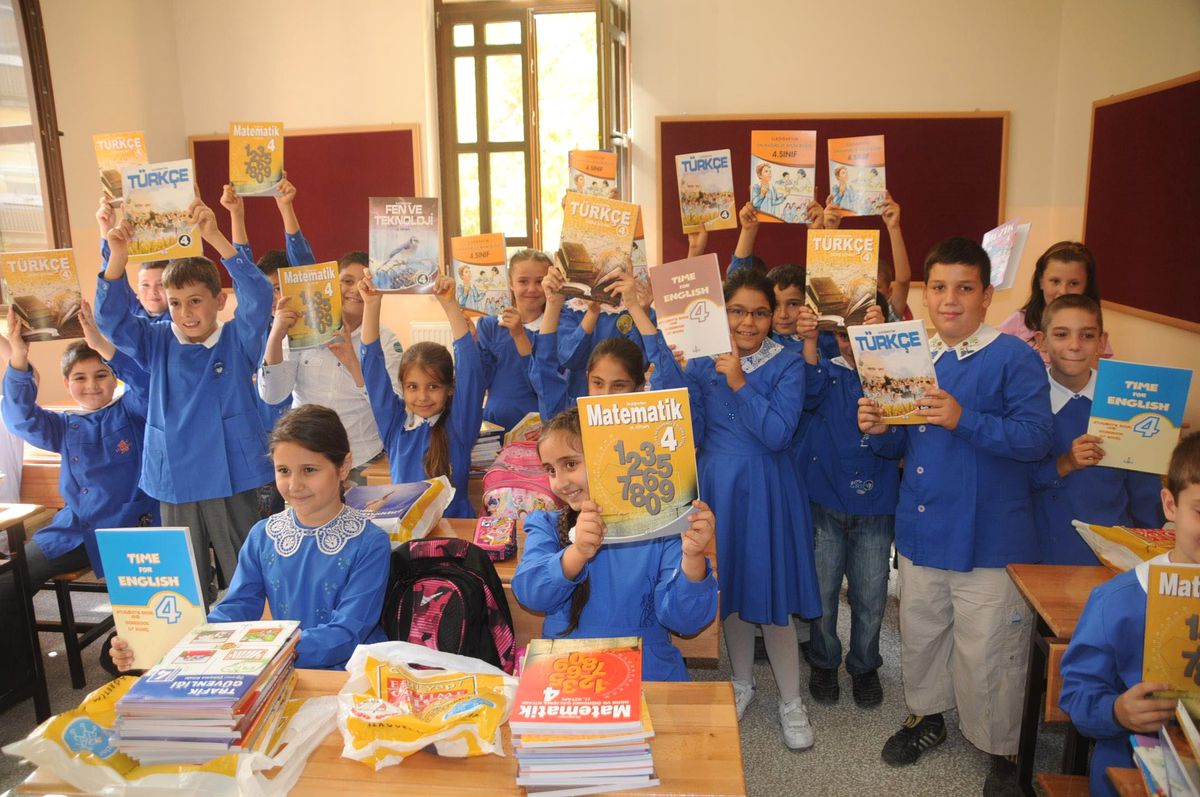 Validen Öğrencilere Ayağa Kalkma Uyarısı