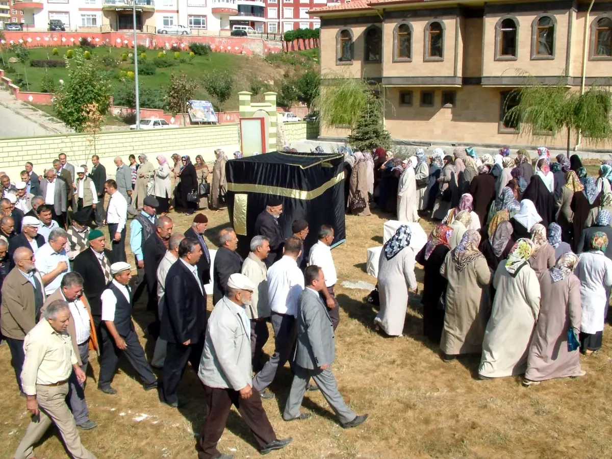 Yozgatlı Hacı Adaylarına Kabe Maketli Hac Eğitimi