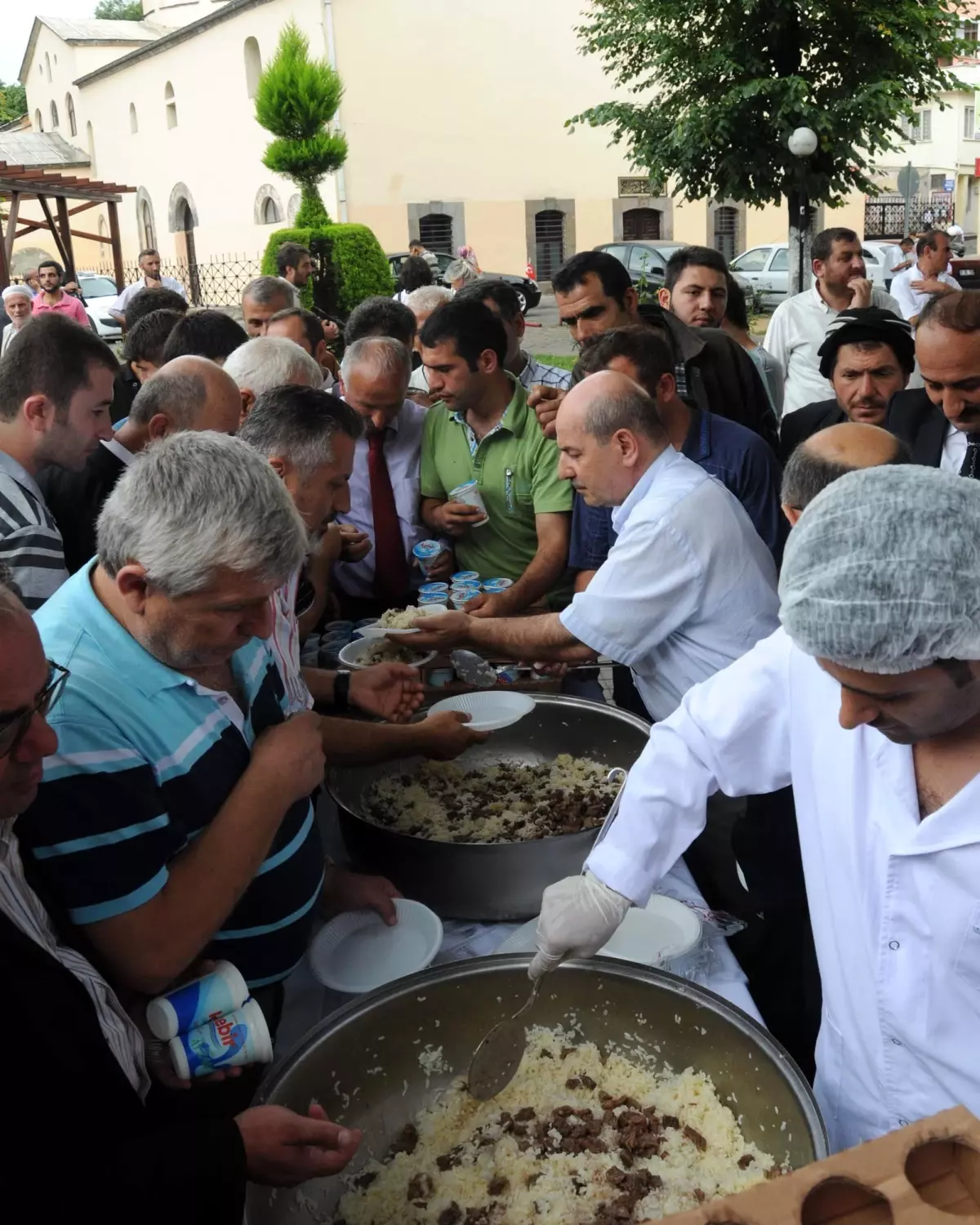4 Kazan Pilav 15 Dakikada Tükendi