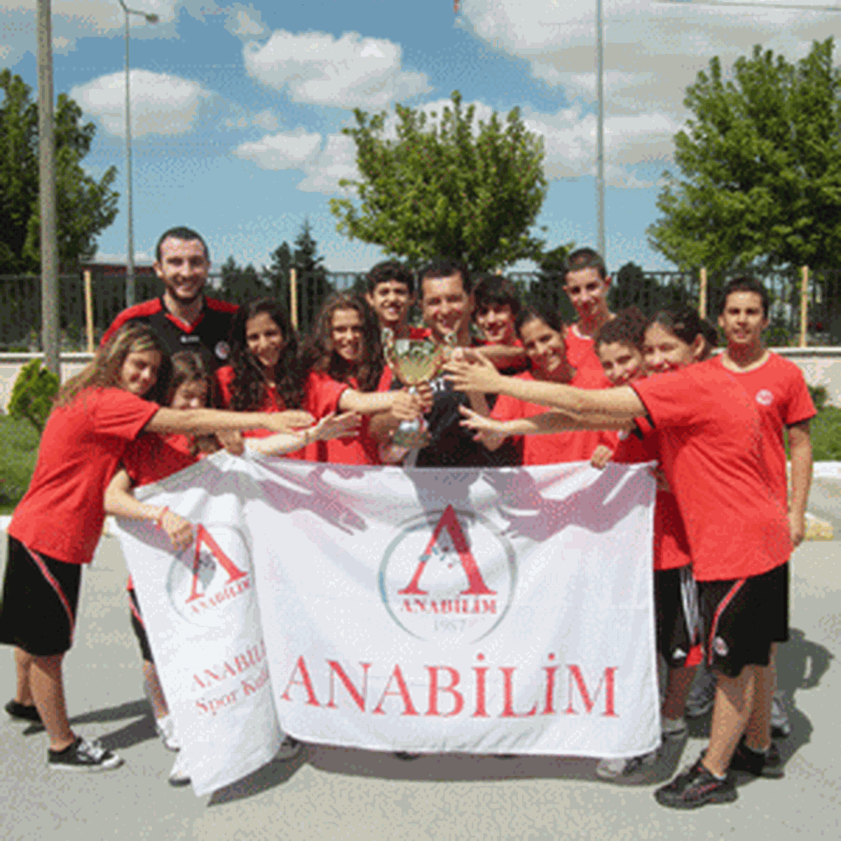 Anabilim Koleji Yüzmede Yine Şampiyon Oldu