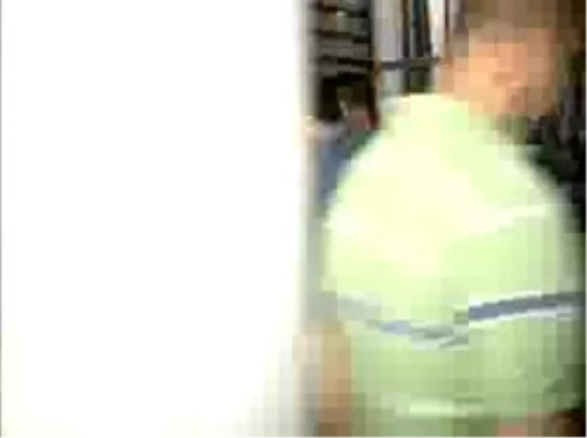 AVM\'de "Cep Telefonuyla Etek Altı Görüntü Çekti" İddiası