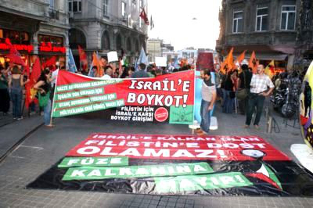 Beyoğlu'nda Filistin'e Destek Yürüyüşü