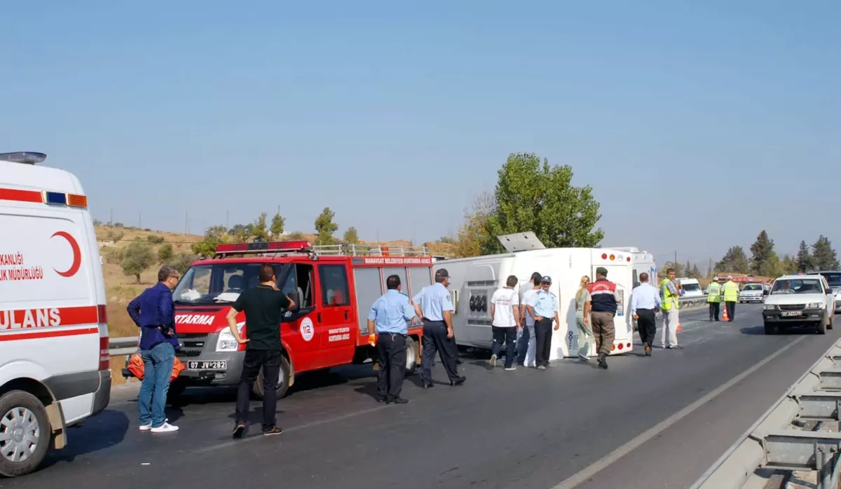 Rus Turistleri Taşıyan Midibüs Devrildi: 1 Ölü, 18 Yaralı (2)