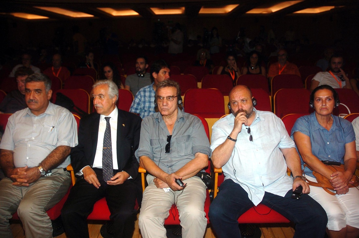 Atatürk Anıtına Sinemacılardan Festival Çelengi