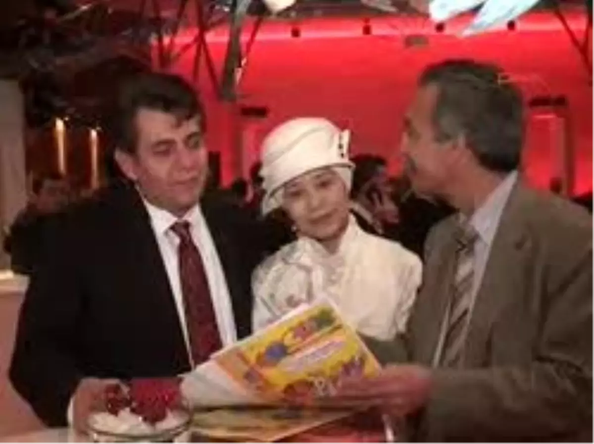 Cumhurbaşkanı Gül, Eşi Hayrünnisa Gül ile Birlikte Berlin\'de Resepsiyon Verdi