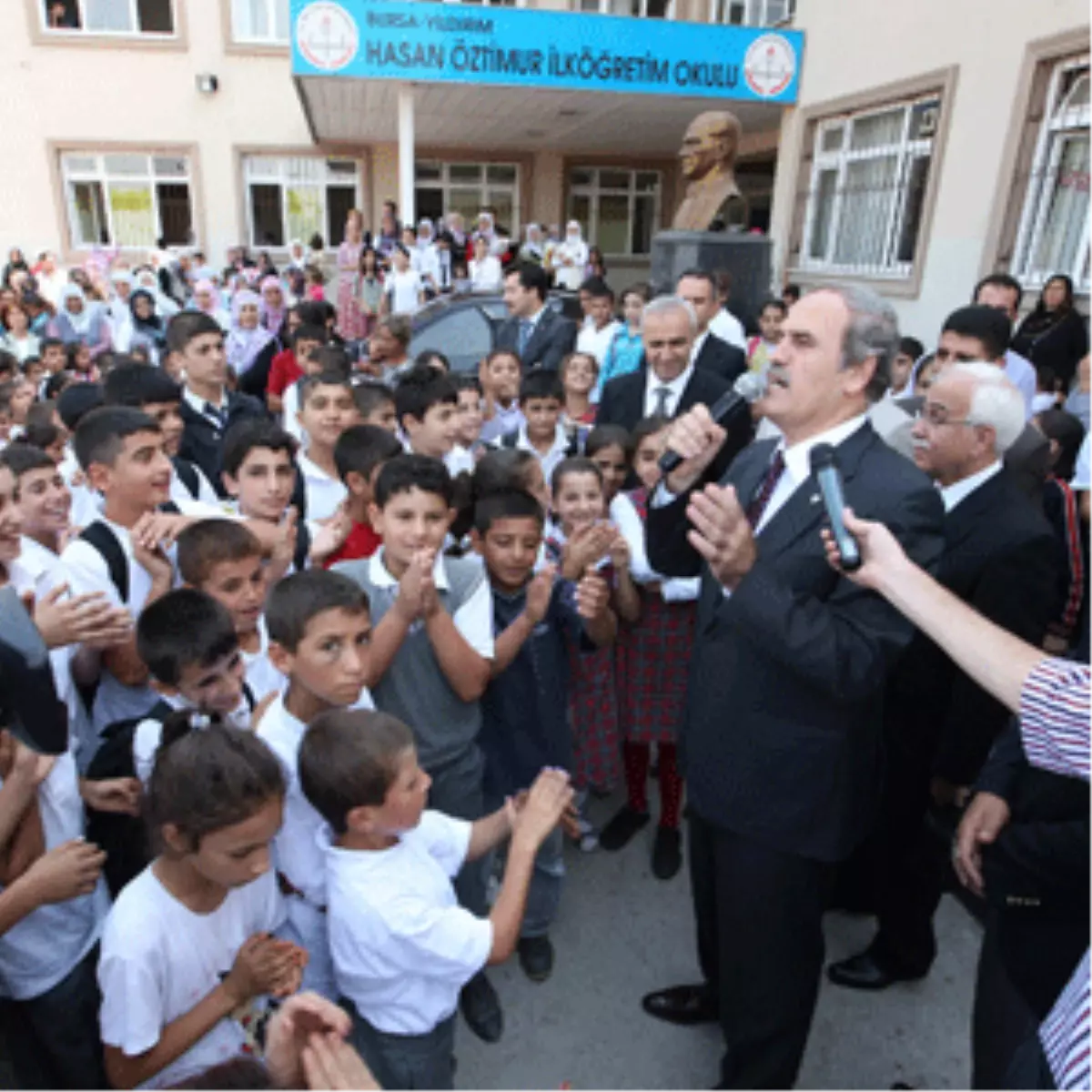 Eğitimde Fırsat Eşitliği Büyükşehir\'le Sağlanıyor