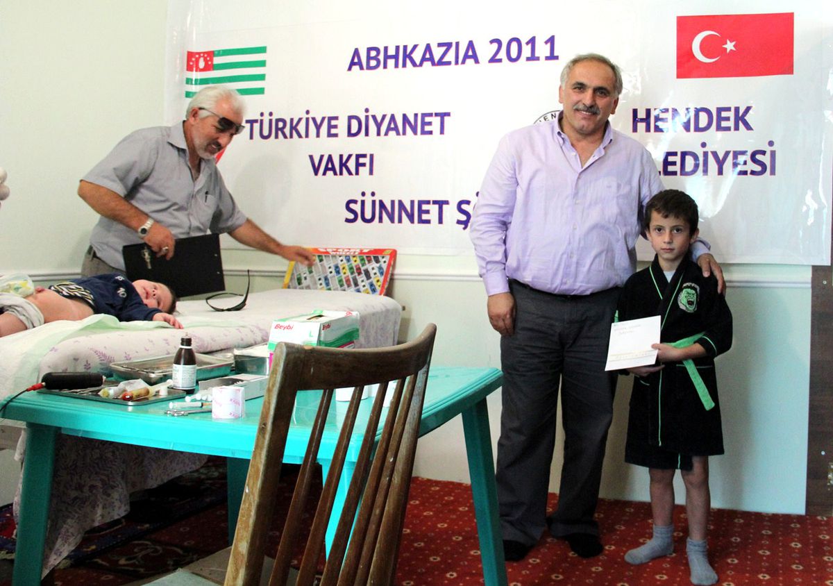 Hendek Belediyesi, Abhazya'da 63 Çocuğu Sünnet Ettirdi