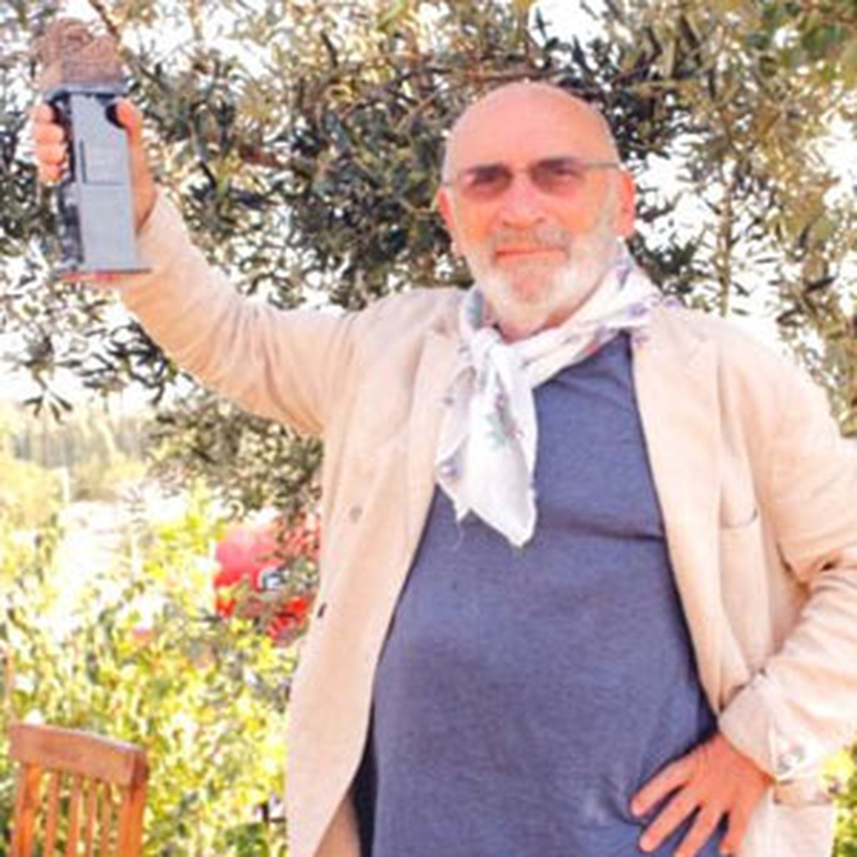 Tuncel Kurtiz, 'Zeus Altarı Sinema Ödülü'nü 4 Ay Gecikmeyle Aldı