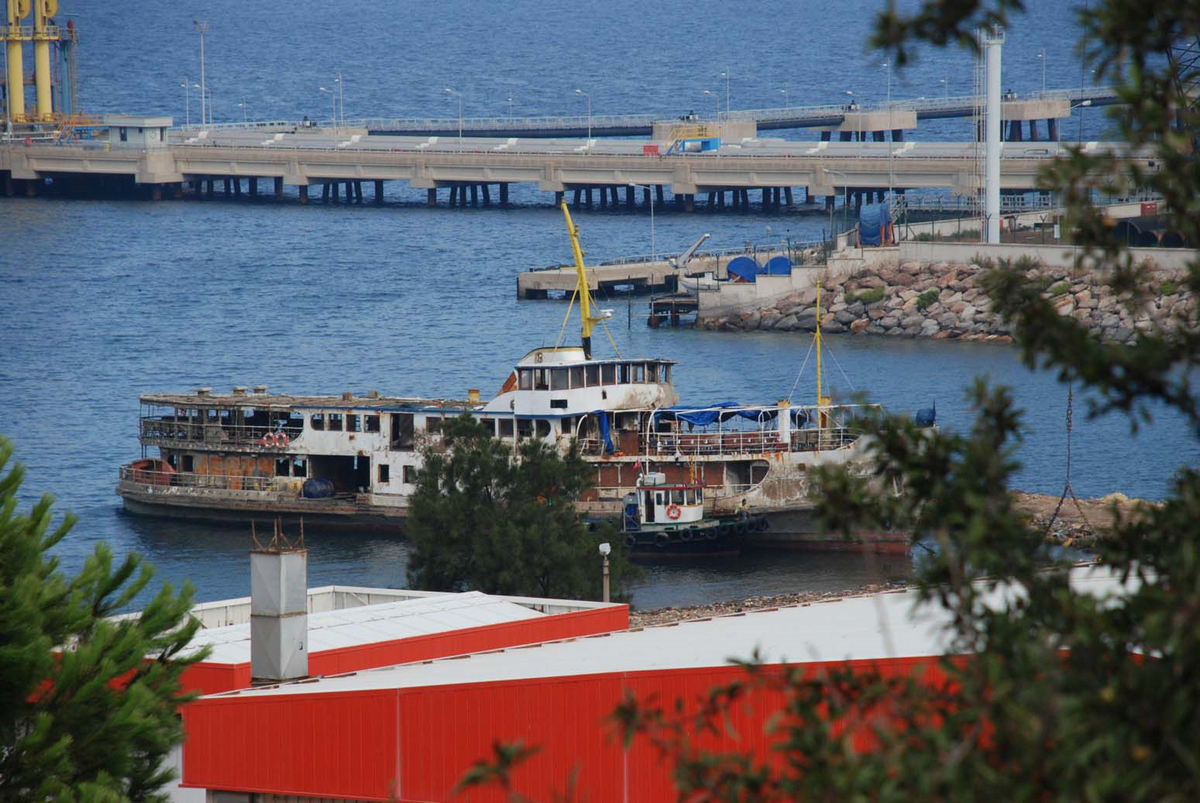 Batan Vapur Söküm İçin Aliağa'da