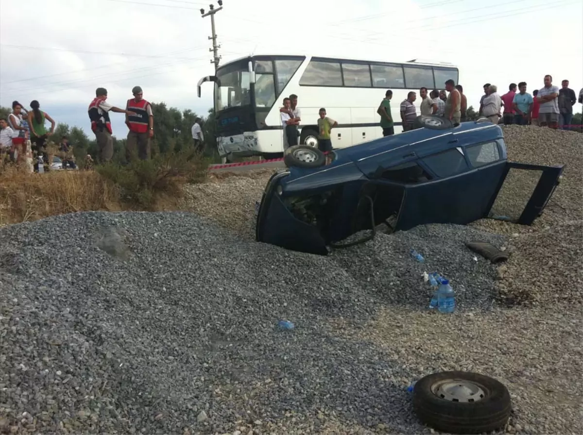 Okul Dönüşü Kaza: 8\'i Öğrenci 9 Yaralı