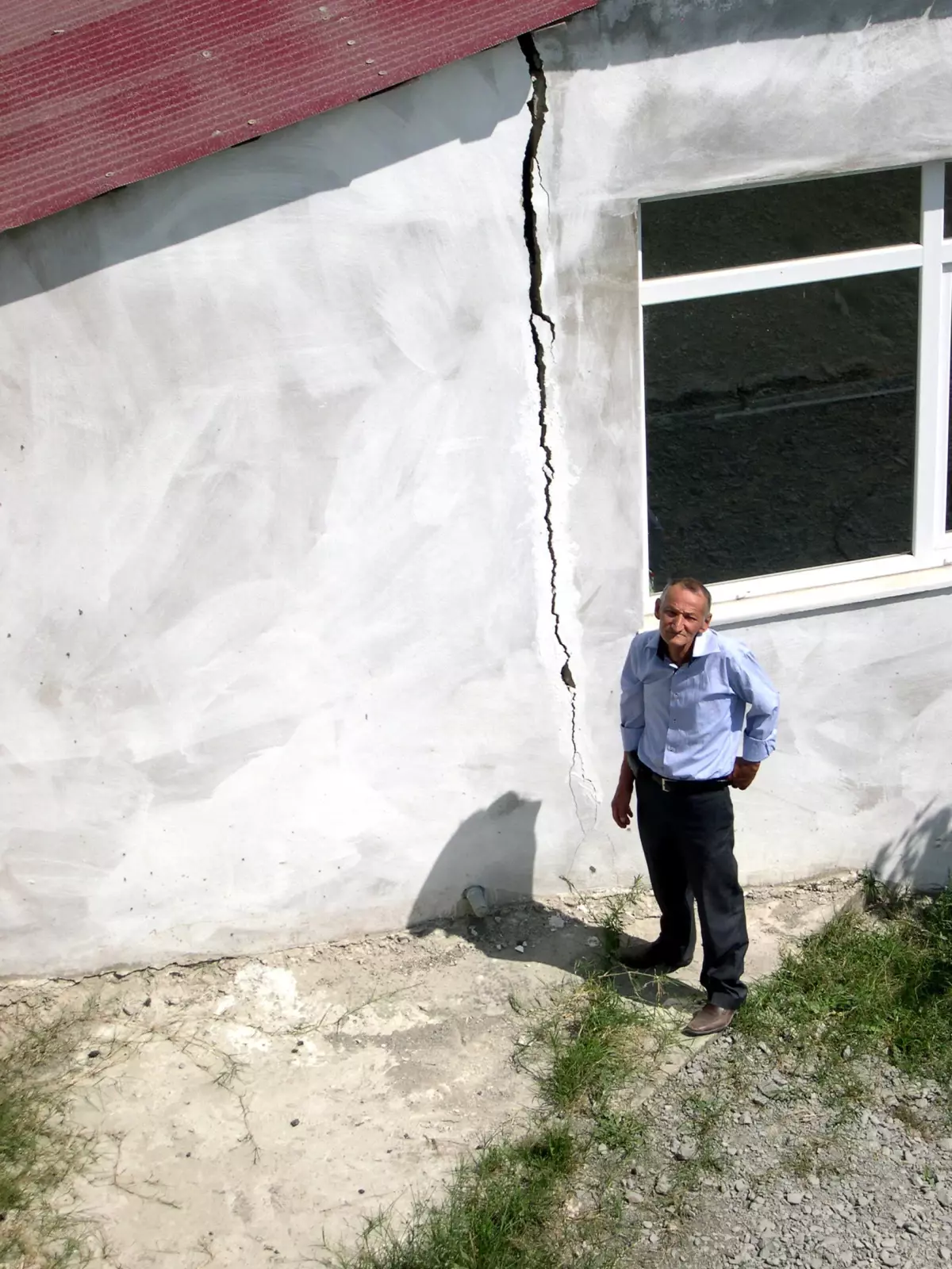 Otoyol Yarıldı İçine Girdiler