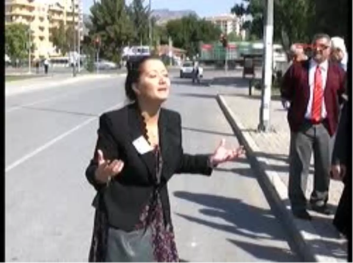 'Annemiz Mezarda Sürücü Dışarıda' Eylemi