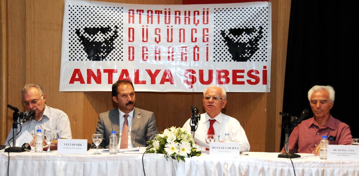 Antalya'da 'anadil ve Ulus' Konferansı