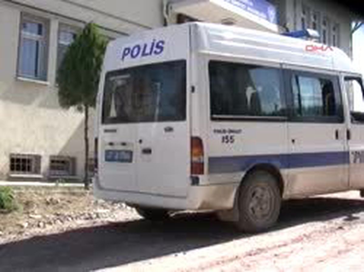 Boşandığı Karısını 8 Yerinden Bıçaklayarak Öldürdü