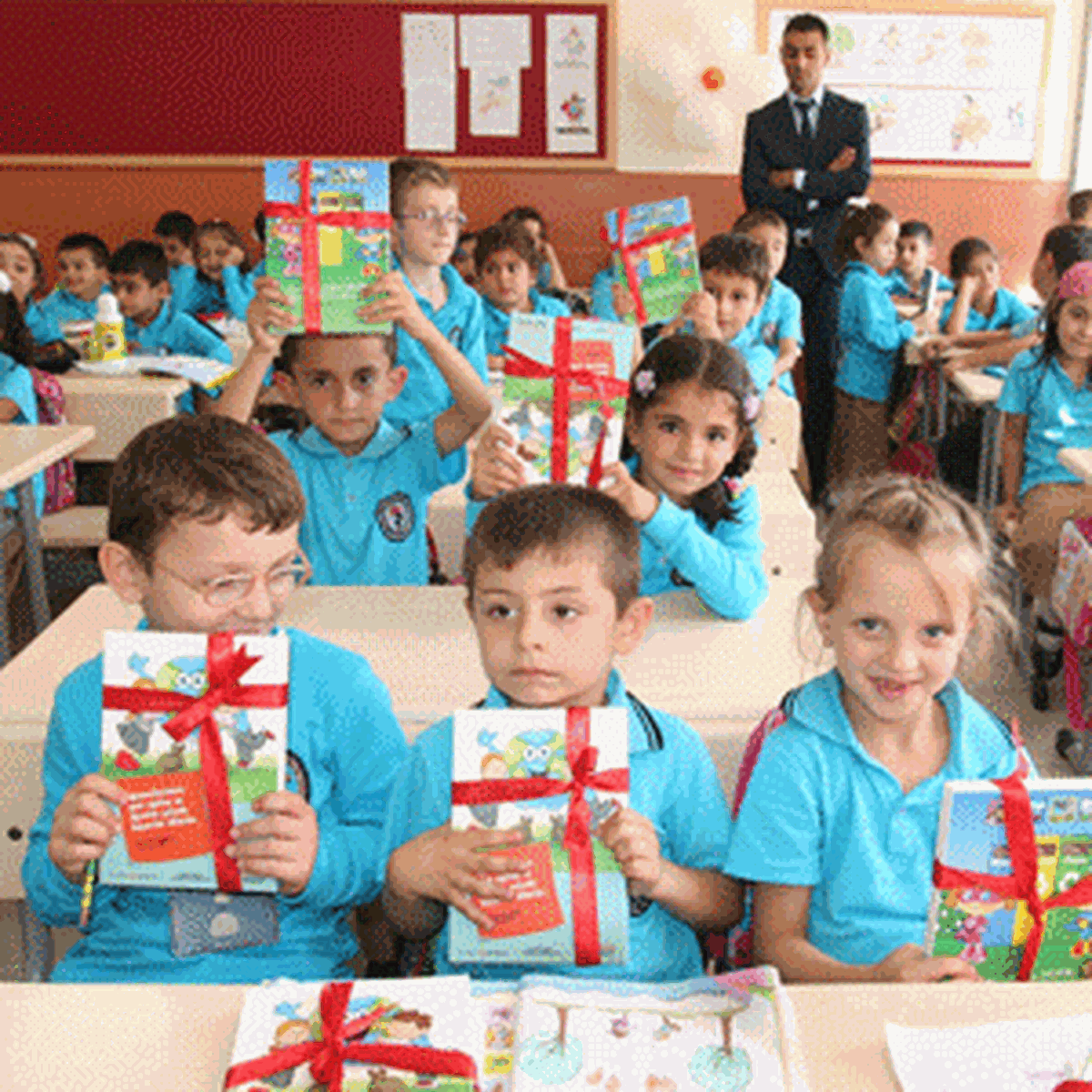 Esenlerli Öğrencilere 400 Bin Defter