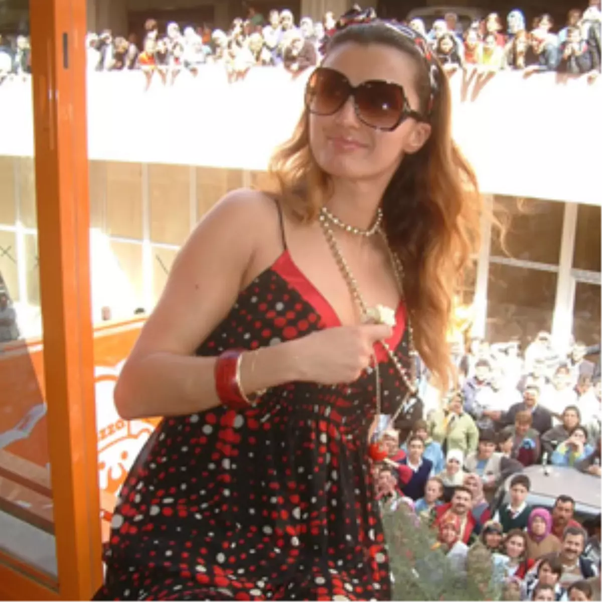 Türk Kızı Playboy\'a Soyunuyor