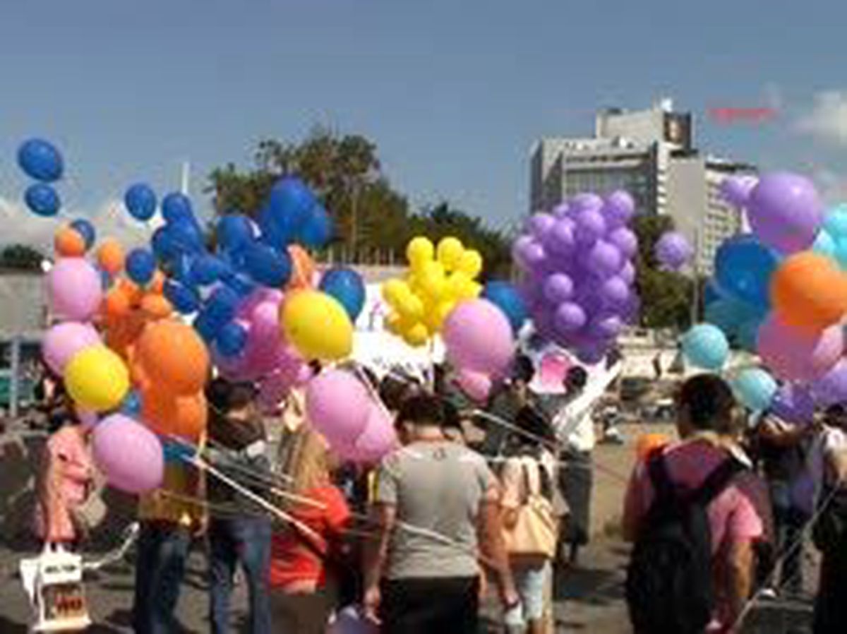 Moral Bulmak İçin Taksim'de Bolan Uçurdular