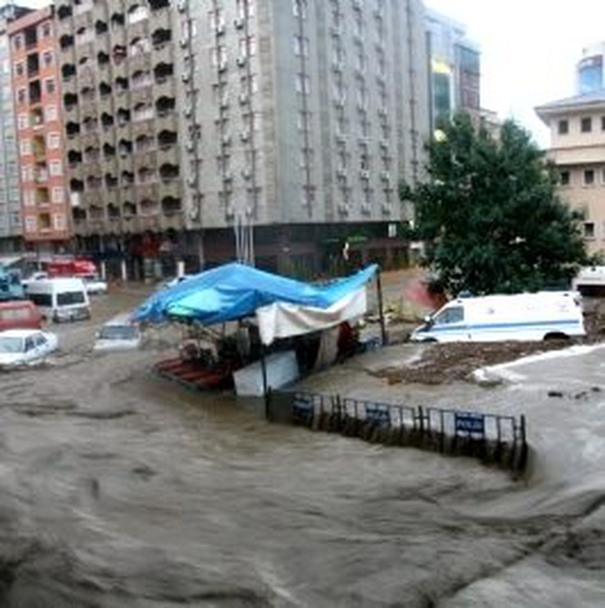 Rize Sağanak Yağışa Teslim (4)