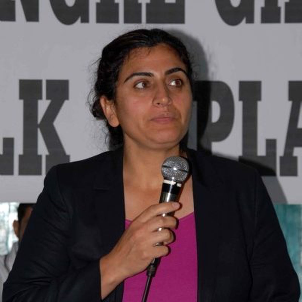 Barış İçin Öcalan'ı İşaret Etti