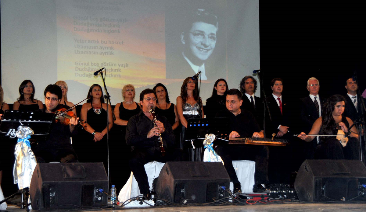 Zeki Müren Şarkılarla Anıldı