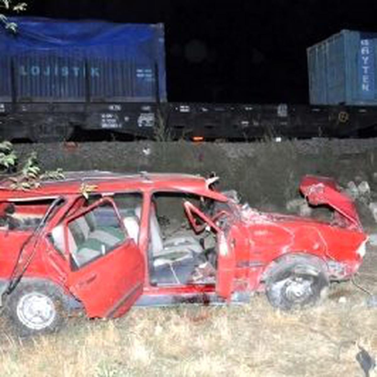 Yük Treni Otomobile Çarptı: 1 Ölü