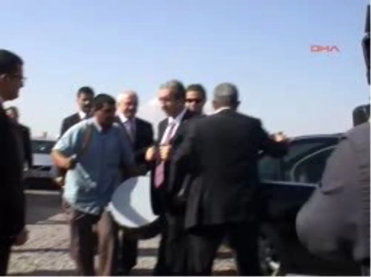 Bakan Eker, Programdan Çıkartılan İstiklal Marşı\'nı Okuttu