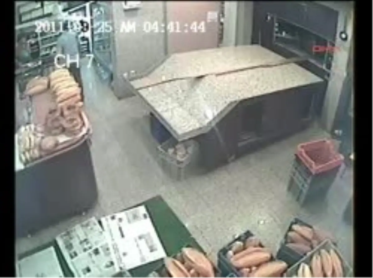 Kadın Zanlı Güvenlik Kamerasında