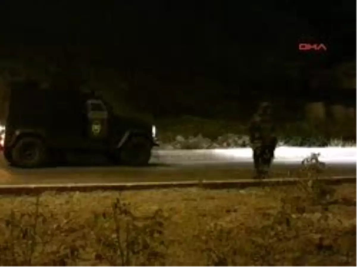 PKK\'lılar Yol Kesip Korucu Kaçırdı