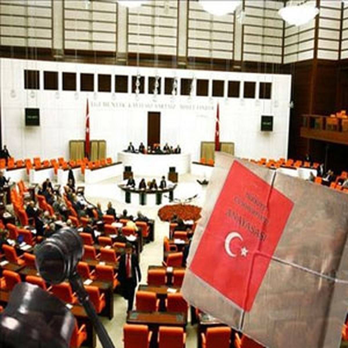 Anayasa Görüşmeleri Başladı
