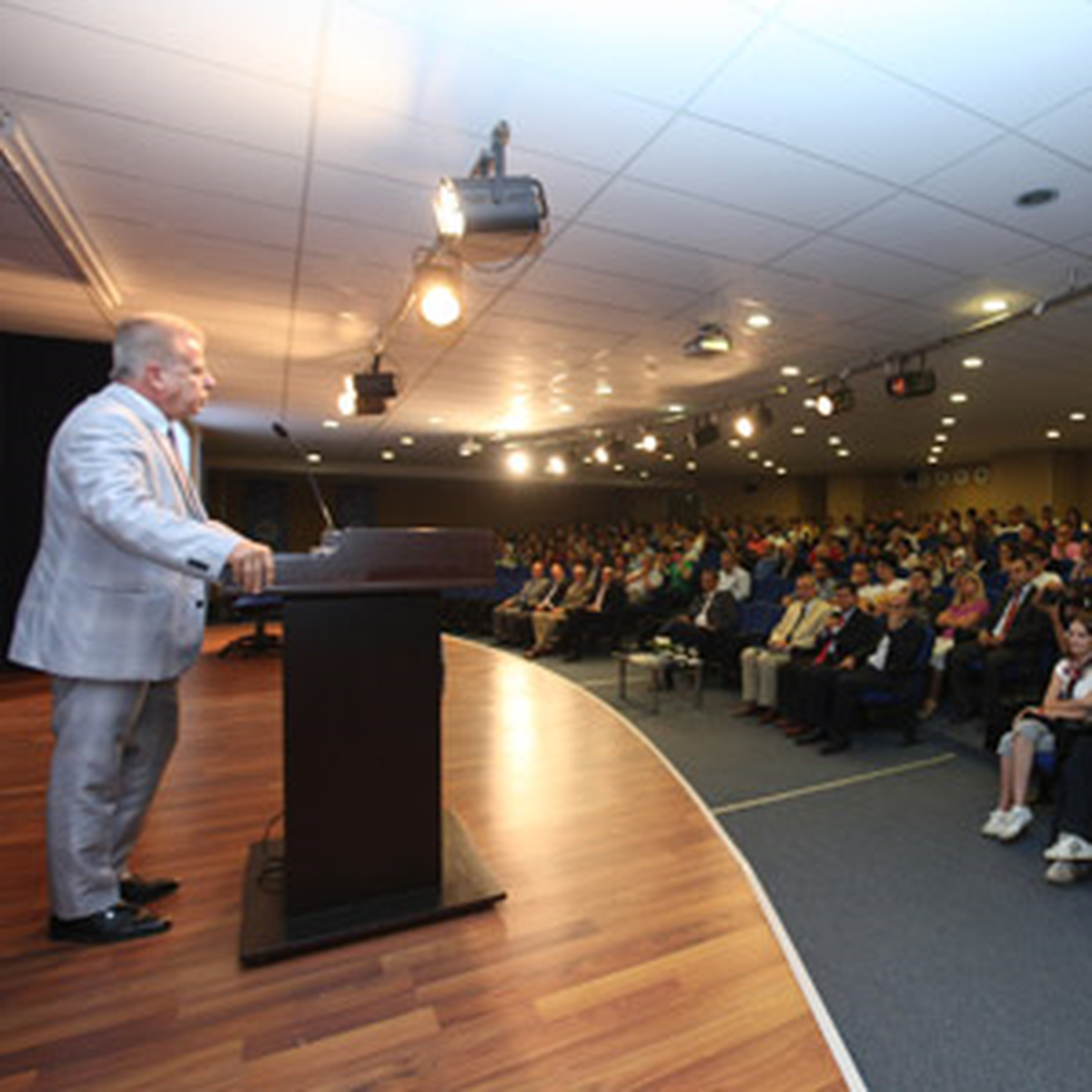 'Girişimcilik Dersi' Bekir Okan'dan
