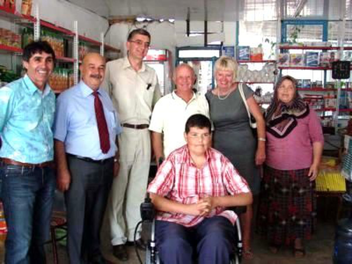 Yabancılardan Bedensel Engelliye Hediye