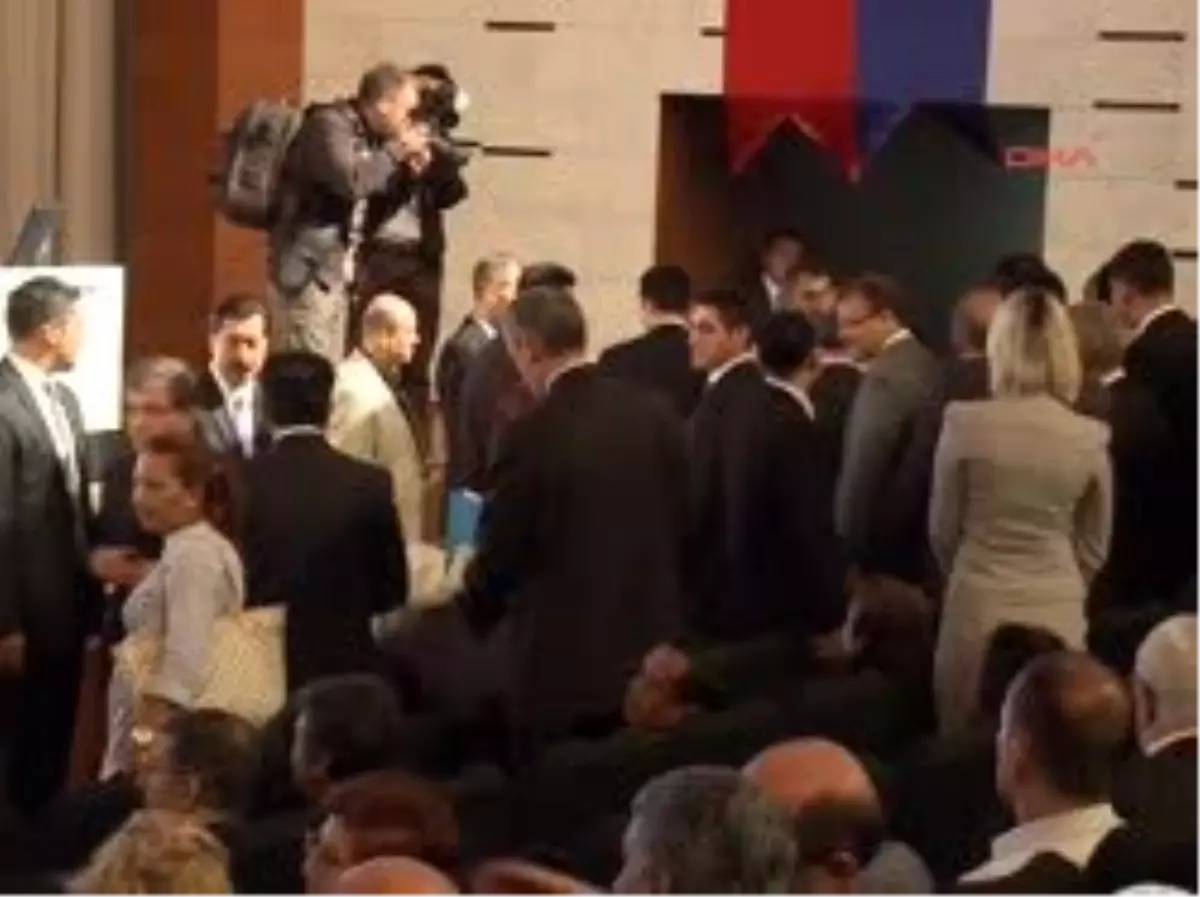 Arınç\'ın Katıldığı Uluslararası Kongrede Çeviri Krizi