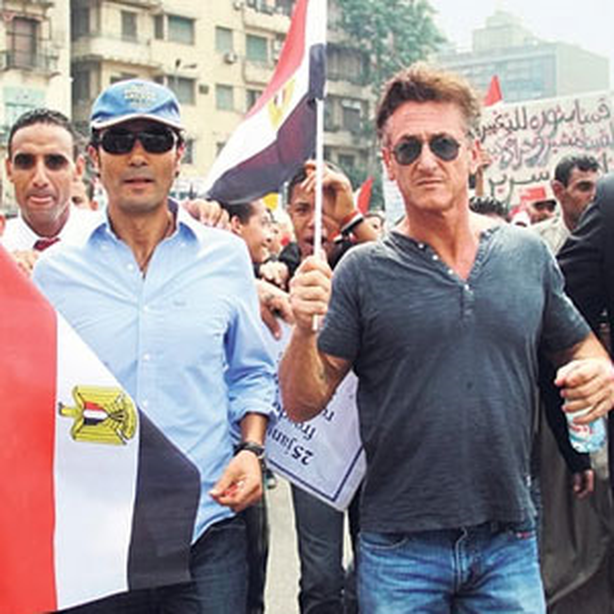 Sean Penn Tahrir Meydanı'nda Protestoya Katıldı