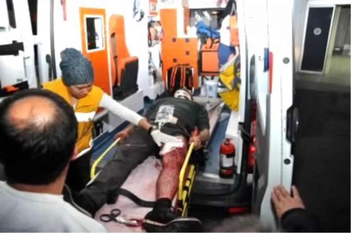 Küfürlü Mesaj Yazan Arkadaşını Öldürdü