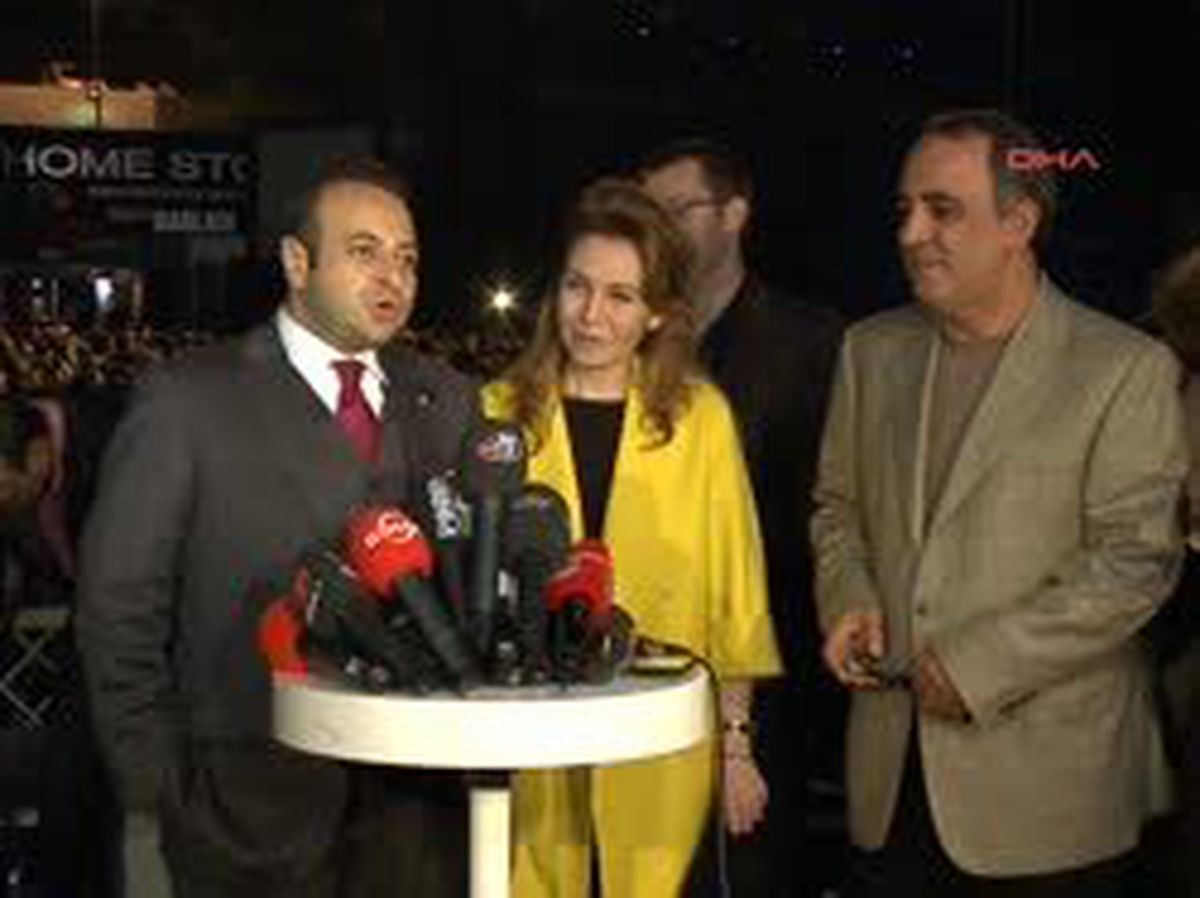 Ajda Pekkan'dan Somali'ye Yardım Konseri Bakan Egemen Bağış, Ajda Pekkan Konserinde