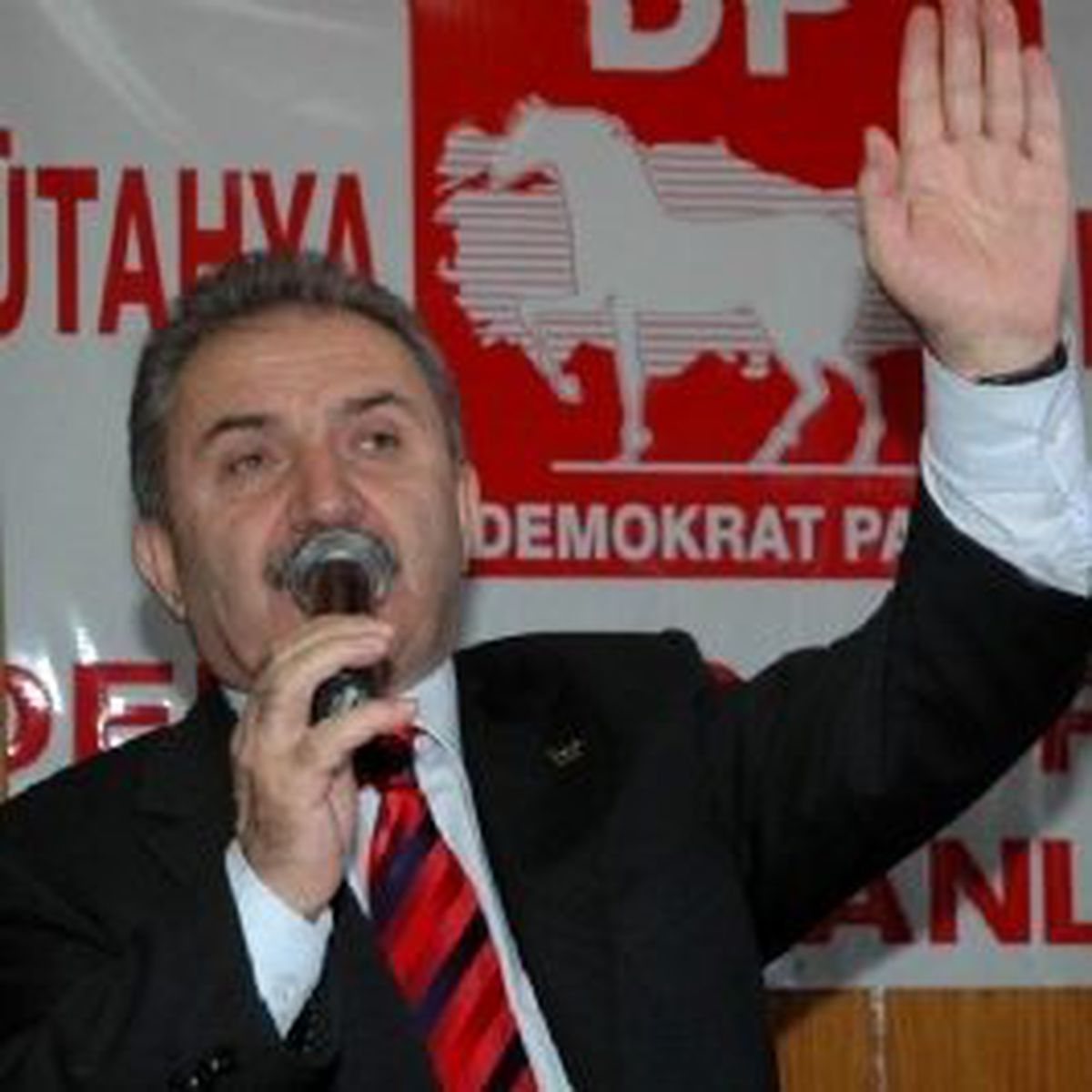 Zeybek: Bana Görev Verseler Terörün T'si Kalmaz