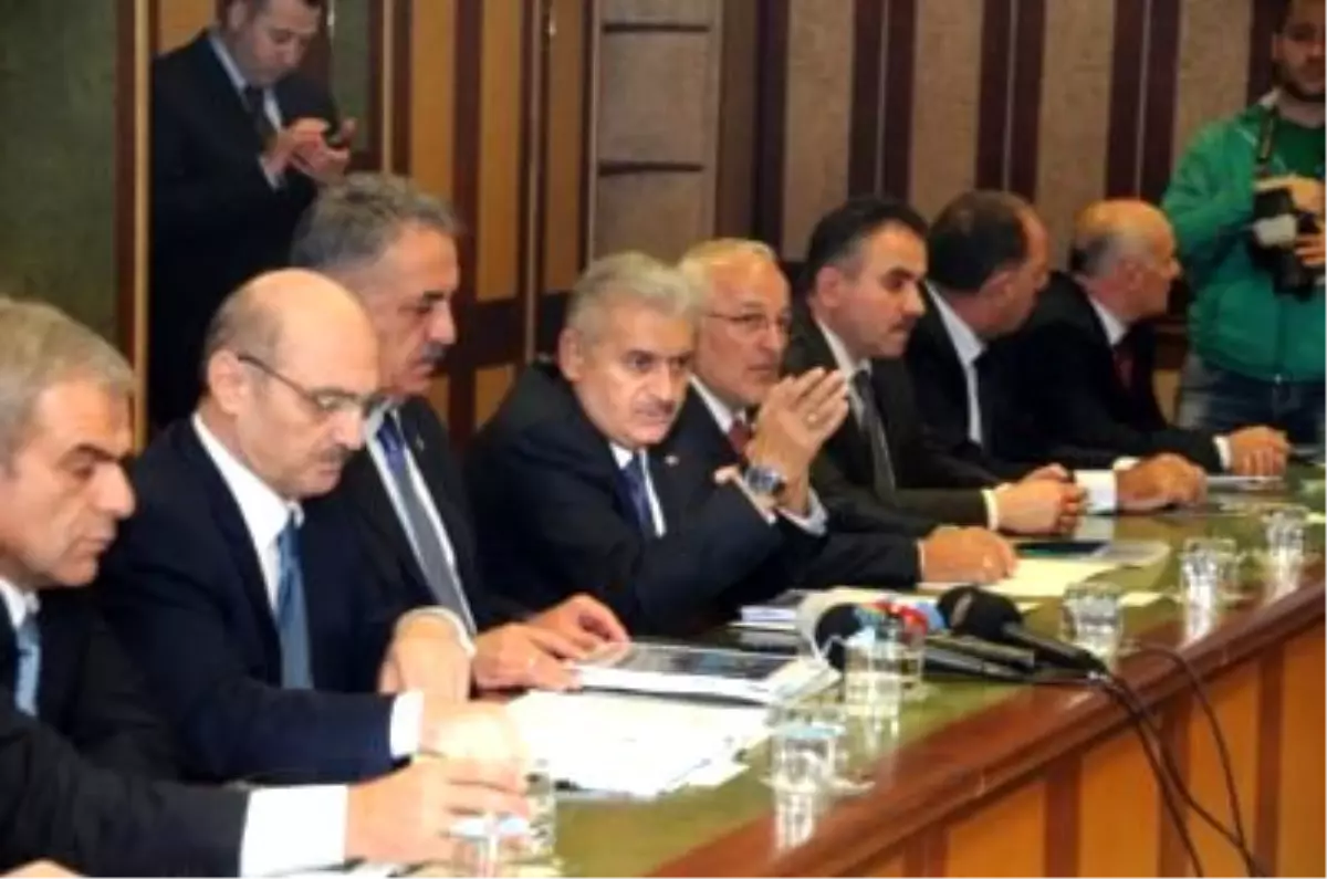 Bakan Yıldırım, Karadeniz Sahil Yolunu Savundu