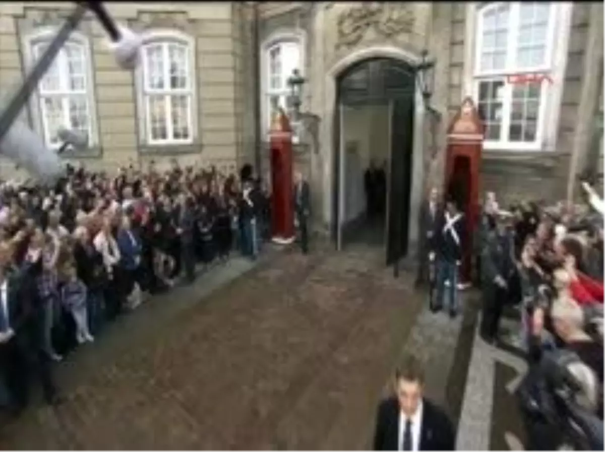 Danimarka\'nın İlk Kadın Başbakanı Koltuğuna Oturdu