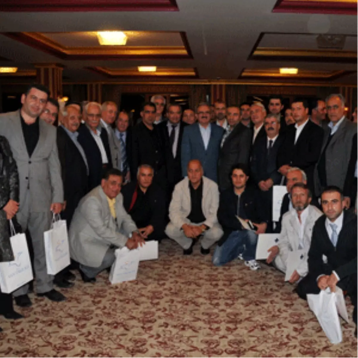 İranlı Turizmcilere Van\'ı Anlattı