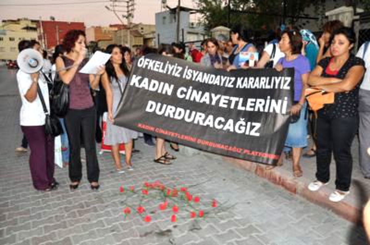 Kadın Cinayetleri Tarsus'ta Protesto Edildi