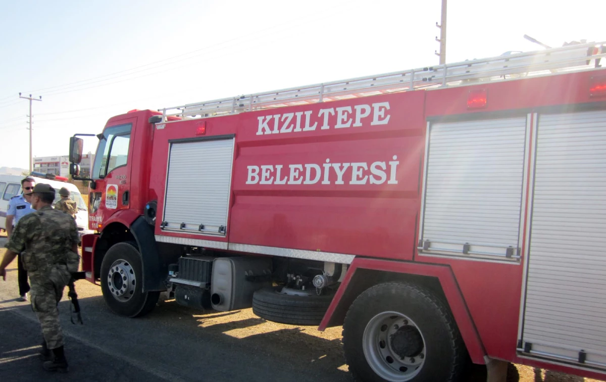 Mardin\'de Özel Harekatçı Polisleri Taşıyan \'akrep\' Devrildi; 3 Şehit, 2 Yaralı