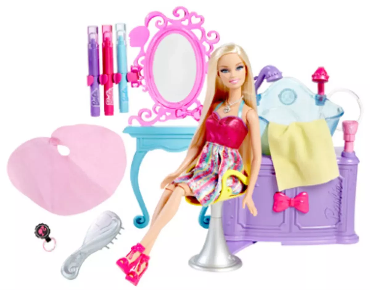 Minikler Barbıe\'nin Kuaförü Olmaya Hazır