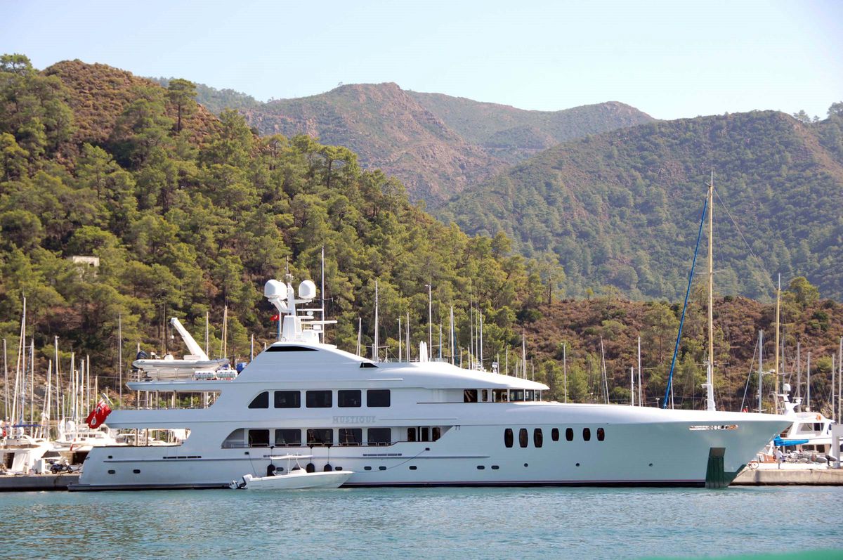 'mustıque', Marmaris'e Demirledi