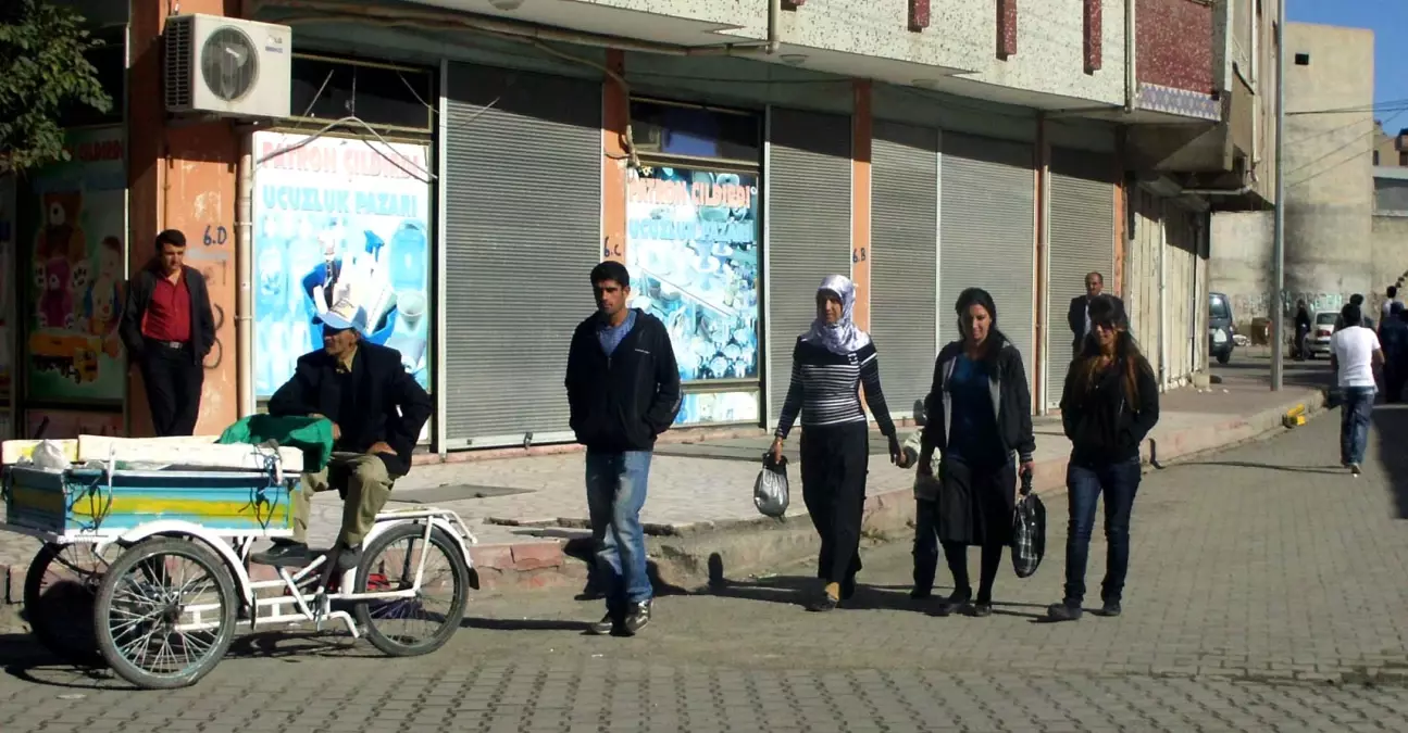 Öldürülen Terörist Köyünde Toprağa Verildi