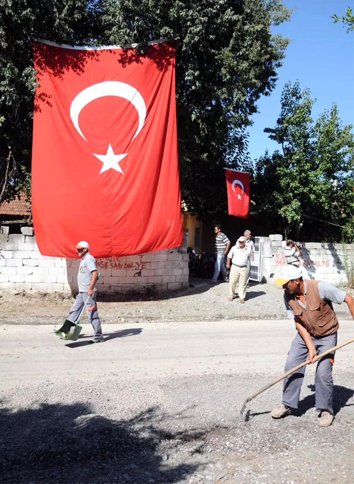 Polis Oğlunun Şehit Olduğu Haberini Alınca Fenalaşıp Hastaneye Kaldırıldı