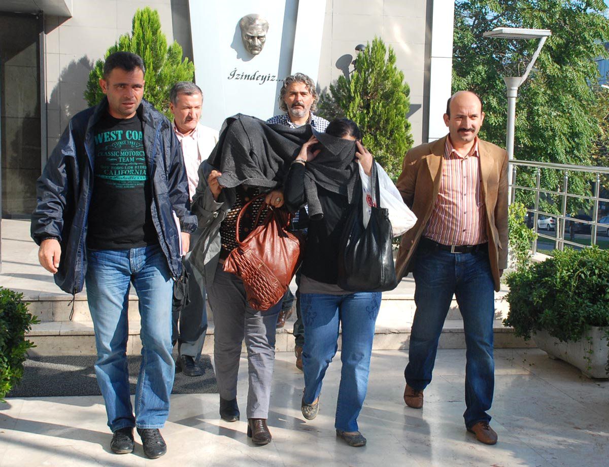 Altın Çalan Eltiler Yakalandı