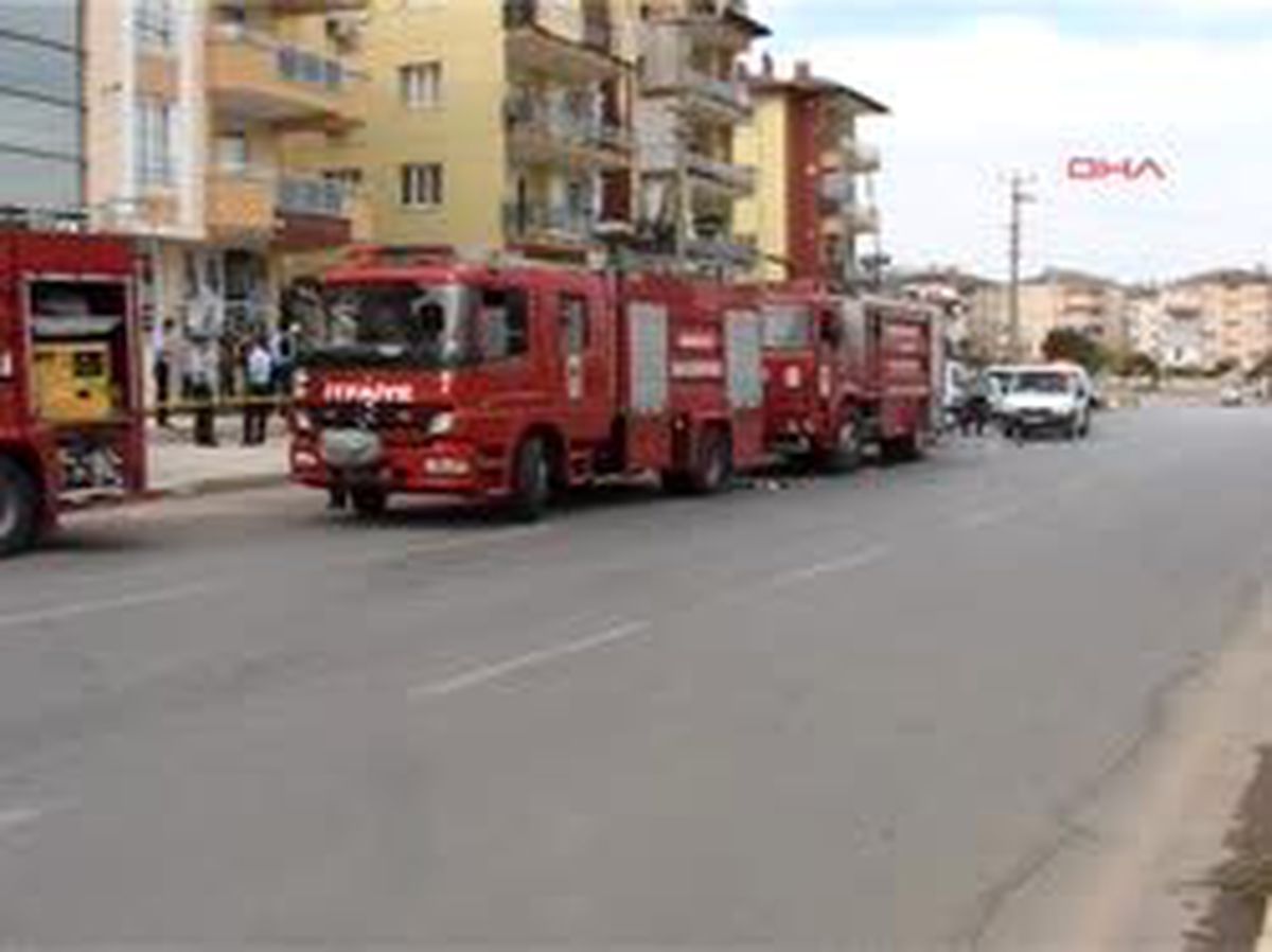 Apartmanda Doğalgaz Patlaması Paniği; 1 Yaralı