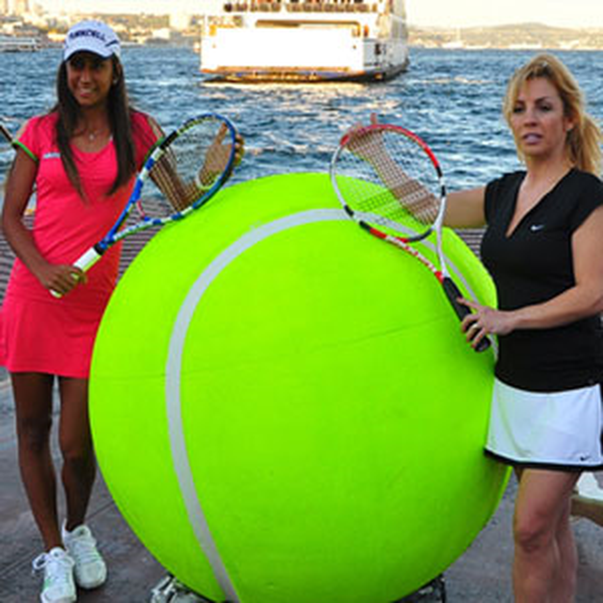 Arabalı Vapurda Tenis Maçı